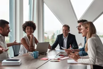 Zukunftsaussichten Business-Meeting mit mehreren Personen