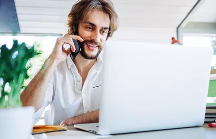 Mitarbeiter Studienberatung & Vertrieb B2C (m/w/d)